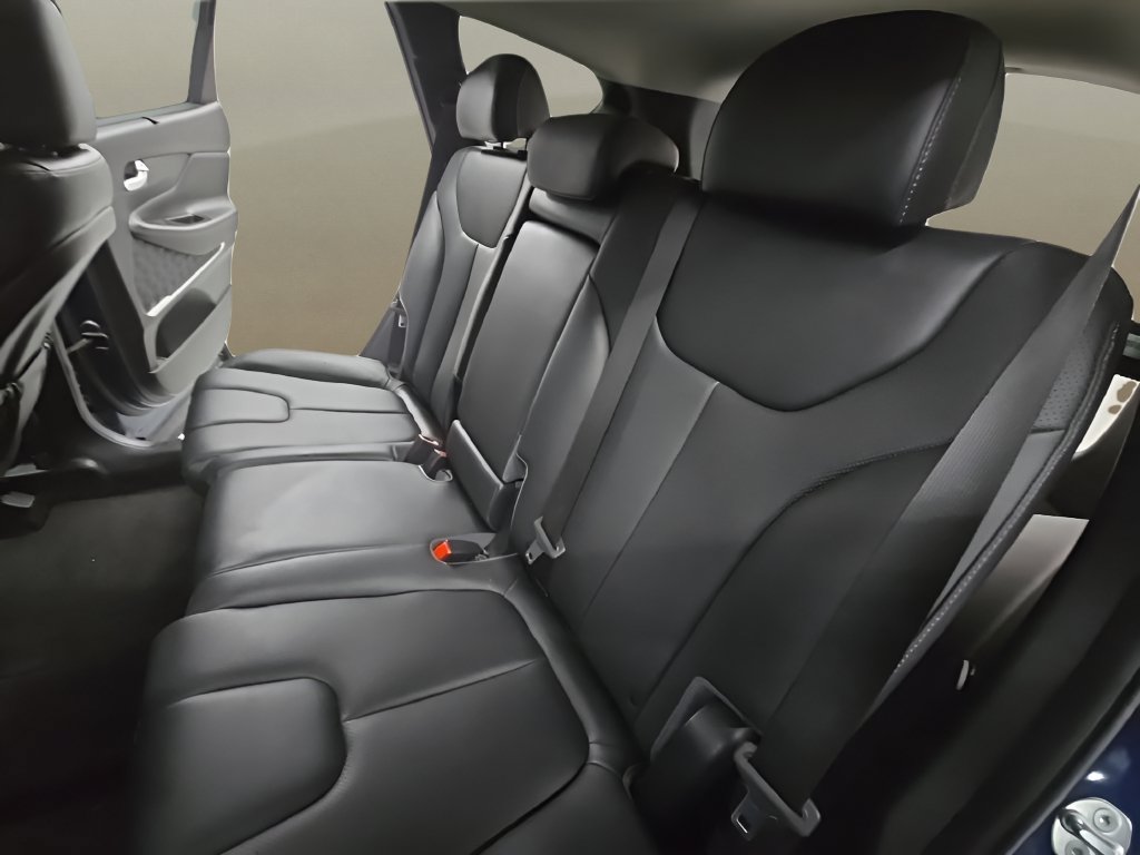 Certified 2023 Hyundai Santa Fe SEL w/ Premium Package FWD image 17