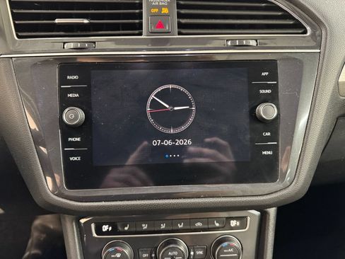 Used 2020 Volkswagen Tiguan SE w/ Panoramic Sunroof Package AWD/4WD image 21