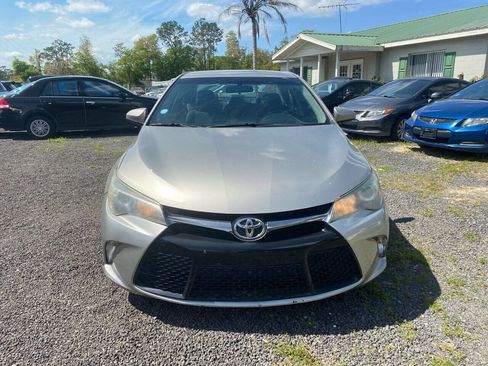 Used 2015 Toyota Camry SE image 5