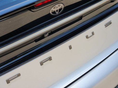 Used 2025 Toyota Prius Plug-In Hybrid FWD image 11