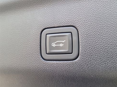 Used 2024 Chevrolet Tahoe Premier image 8