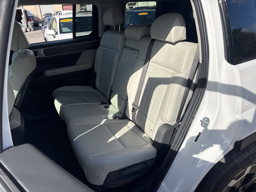 Used 2026 Hyundai Santa Fe SEL AWD/4WD image 13