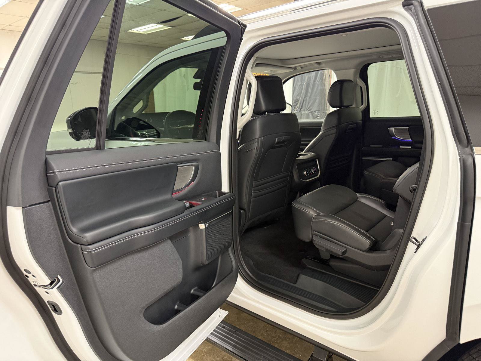 Used 2025 Ford Expedition Max Platinum AWD/4WD image 26
