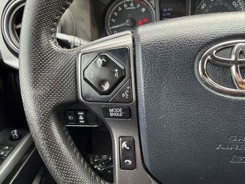 Used 2020 Toyota Tacoma TRD Off-Road AWD/4WD image 23