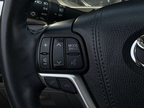 Used 2019 Toyota Highlander Limited Platinum AWD/4WD image 14