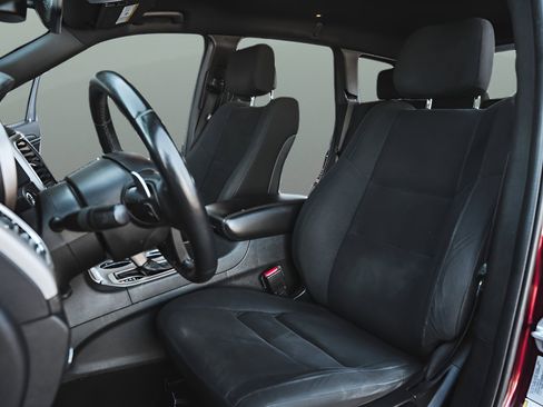 Used 2017 Jeep Grand Cherokee Laredo RWD image 9