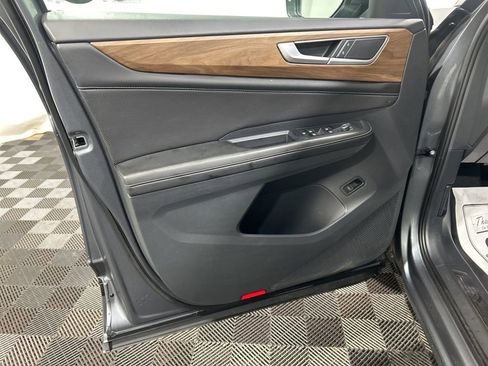 Used 2025 Volkswagen Atlas SE AWD/4WD image 23