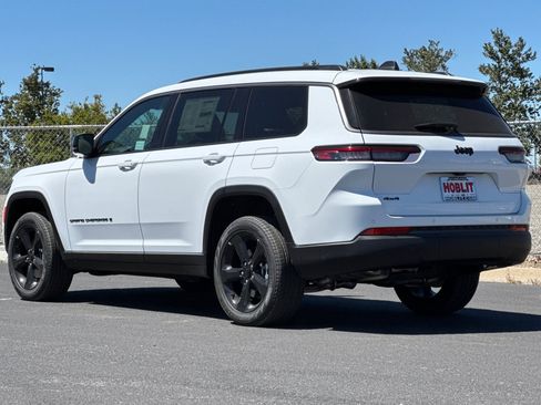 New 2026 Jeep Grand Cherokee L Limited w/ Limited Altitude Package AWD/4WD image 5