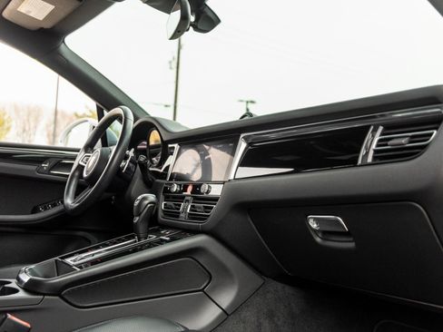 Certified 2024 Porsche Macan S image 47
