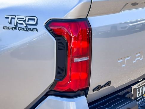 Used 2026 Toyota Tacoma TRD Off-Road w/ TRD Off Road Upgrade Package AWD/4WD image 8