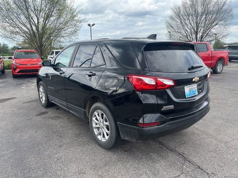 Used 2021 Chevrolet Equinox LS w/ LS Convenience Package image 4