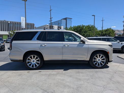 Used 2021 Cadillac Escalade Premium Luxury Platinum AWD/4WD image 2