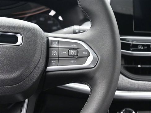 New 2025 Jeep Compass Latitude w/ Sun & Sound Group image 29