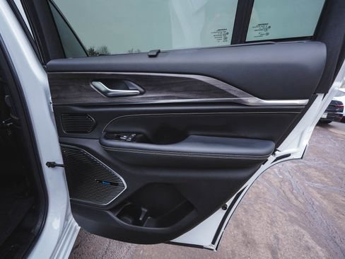 Used 2024 Jeep Grand Cherokee Overland w/ Advanced Protech Group III image 13