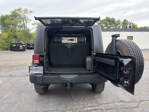 Used 2009 Jeep Wrangler Rubicon w/ Dual Top Group AWD/4WD image 18