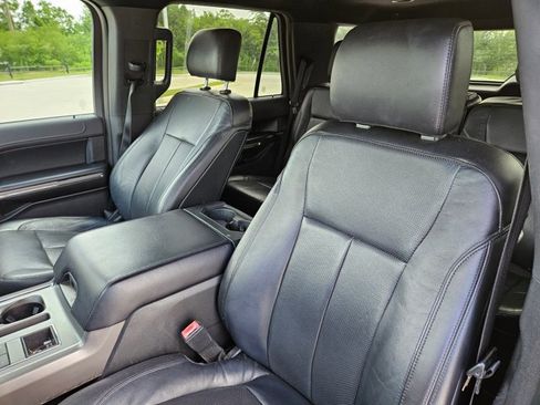 Used 2018 Ford Expedition XLT w/ Equipment Group 201A RWD image 16