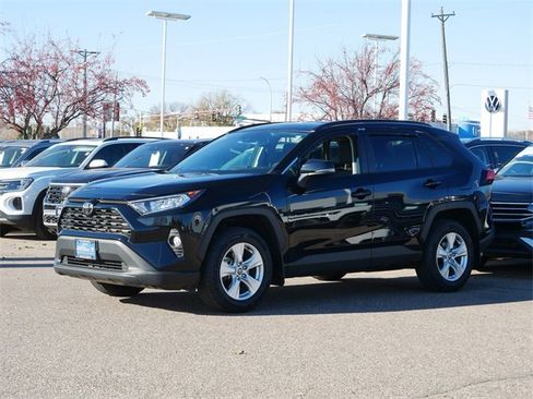 Used 2020 Toyota RAV4 XLE image 3