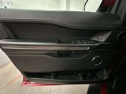 Used 2020 Ford Expedition XLT image 16