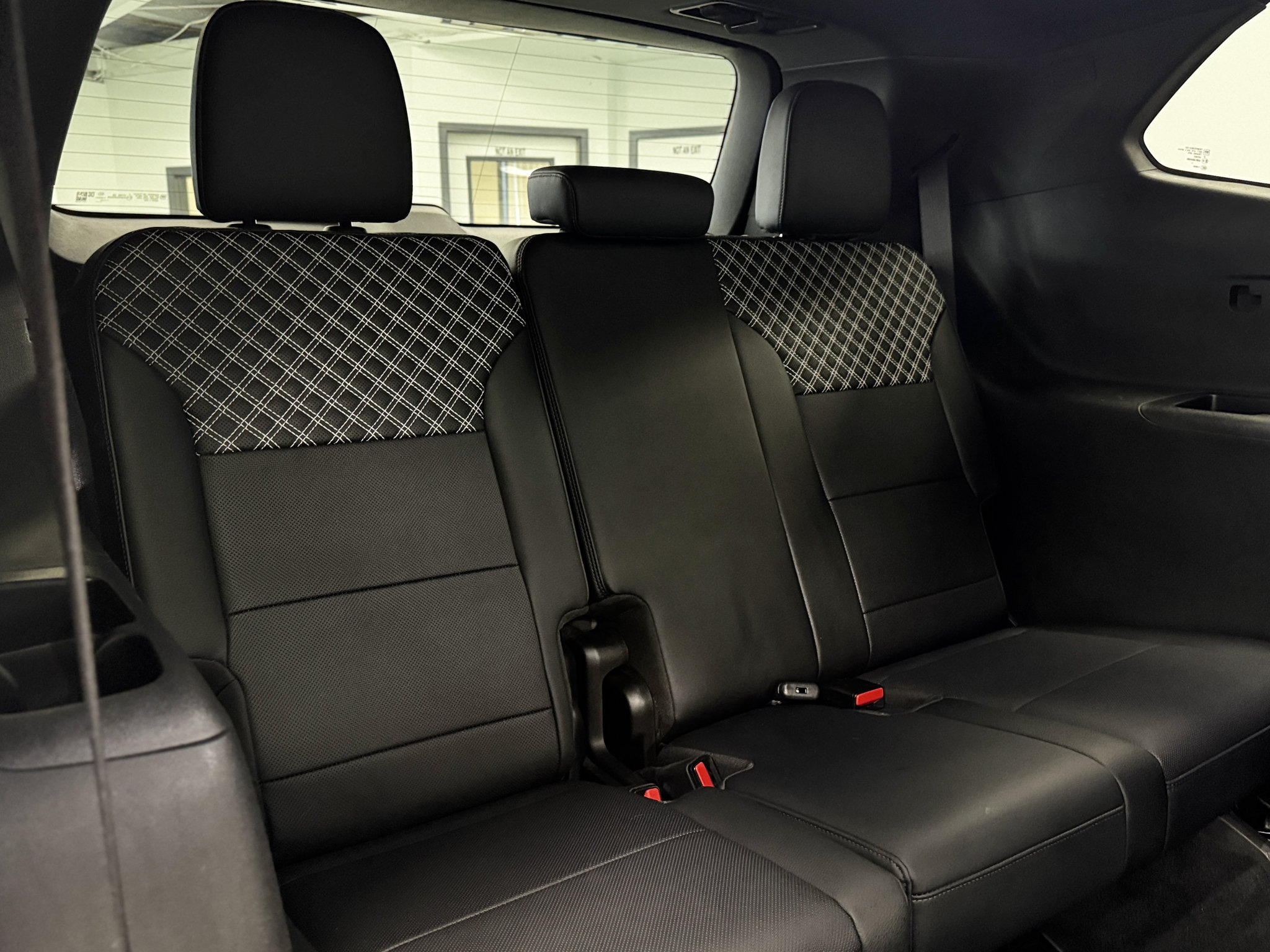 Used 2024 GMC Acadia Denali w/ LPO, Floor Liner Package AWD/4WD image 30