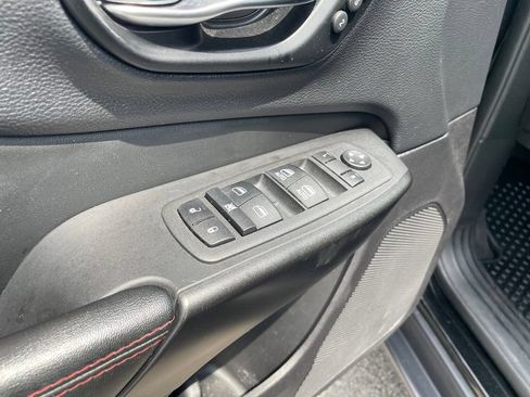 Used 2022 Jeep Cherokee Trailhawk w/ Sound & Nav Group AWD/4WD image 12