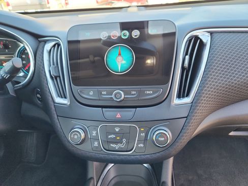 Used 2017 Chevrolet Malibu LT image 20