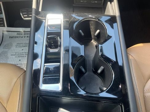 Certified 2024 Volkswagen Atlas Cross Sport SEL R-Line AWD/4WD image 15