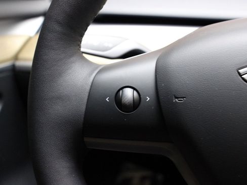 Used 2023 Tesla Model 3 Standard Range image 34