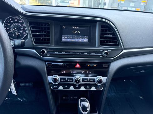 Used 2020 Hyundai Elantra SE w/ Cargo Package (C1) FWD image 18