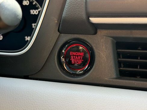 Used 2024 Honda Pilot Touring image 26