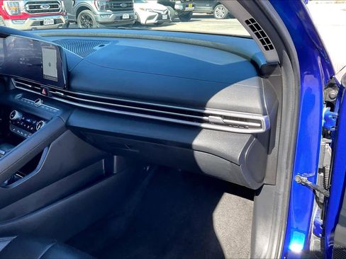 Used 2024 Hyundai Elantra Limited image 18