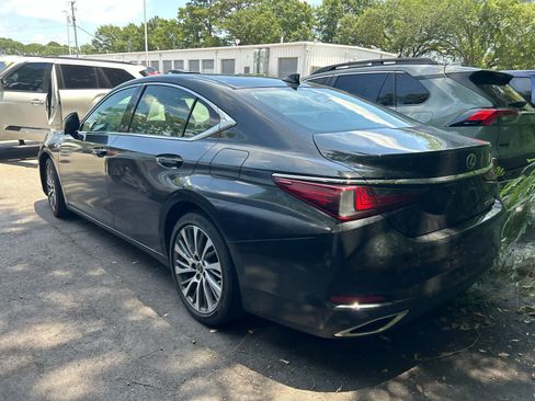 Used 2020 Lexus ES 350 w/ Premium Package FWD image 2