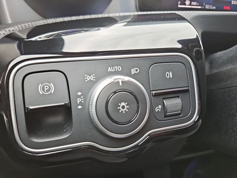 Used 2025 Mercedes-Benz CLA 250 4MATIC image 22