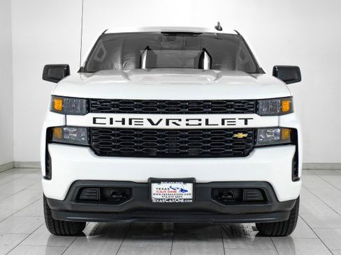 Used 2019 Chevrolet Silverado 1500 Custom w/ Custom Value Package image 3