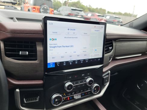 Used 2024 Ford Expedition Limited image 21