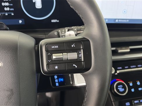 Used 2025 Hyundai Santa Fe Limited image 30