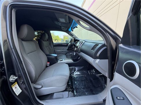 Used 2014 Toyota Tacoma PreRunner image 12