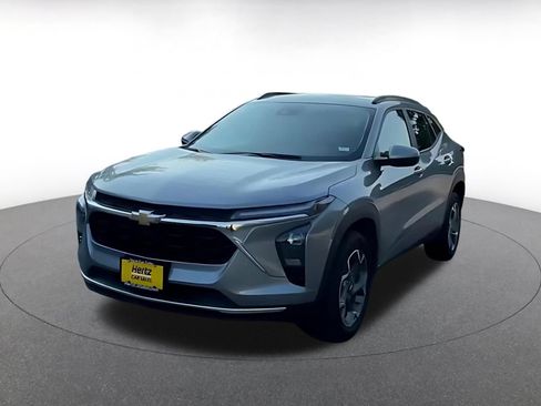 Used 2025 Chevrolet Trax LT FWD image 5