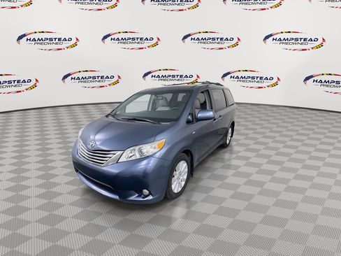 Used 2017 Toyota Sienna XLE Premium AWD/4WD image 4