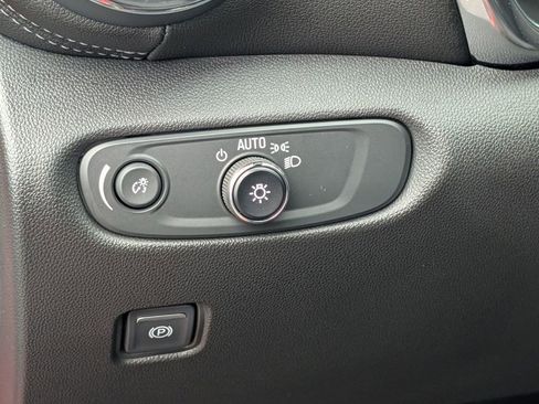 Used 2023 Chevrolet Blazer LT image 36