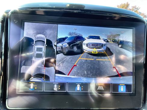 Used 2023 Chevrolet Traverse Premier image 15