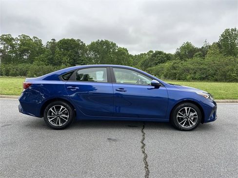 Used 2022 Kia Forte LXS image 9