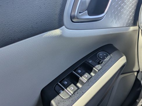 Certified 2025 Kia Soul LX FWD image 26