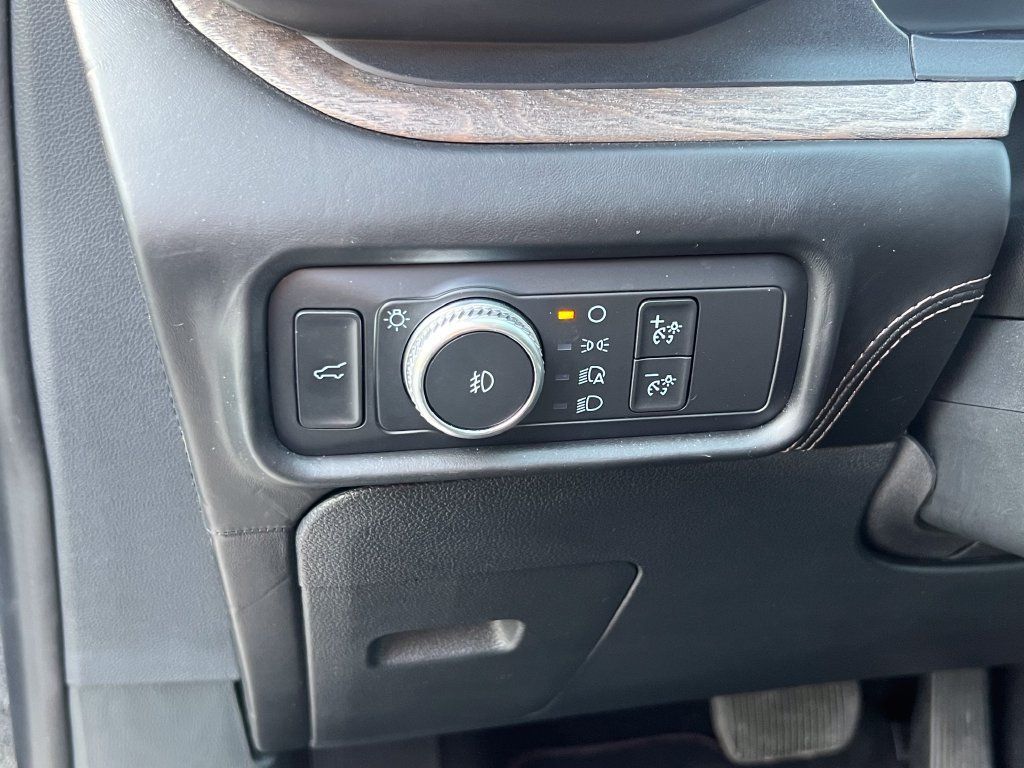 Used 2020 Ford Explorer Platinum w/ Premium Technology Package AWD/4WD image 26