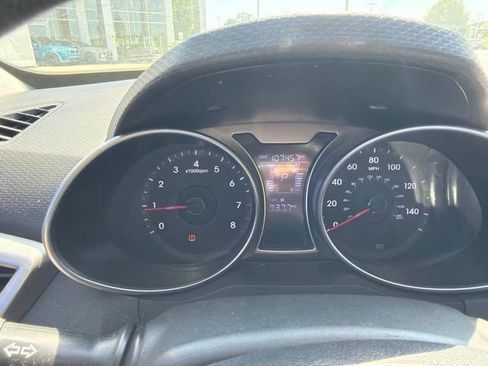 Used 2012 Hyundai Veloster FWD image 11