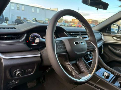 New 2025 Jeep Grand Cherokee Limited image 6