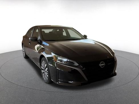 Used 2026 Nissan Altima 2.5 SV FWD image 3