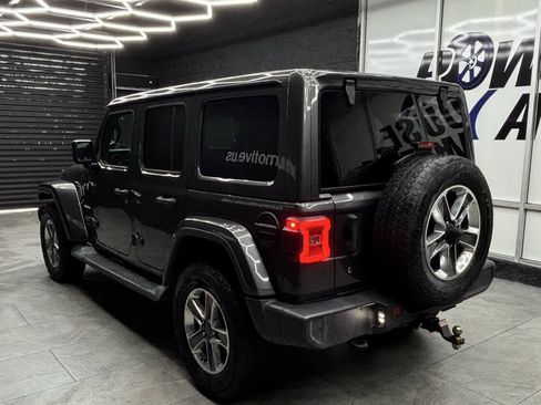 Used 2019 Jeep Wrangler Unlimited Sahara AWD/4WD image 8