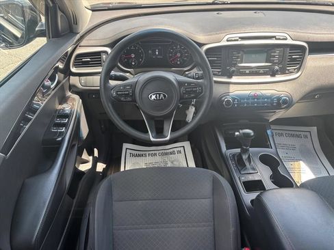 Used 2018 Kia Sorento LX AWD/4WD image 3