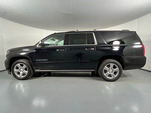 Used 2020 Chevrolet Suburban Premier AWD/4WD image 4