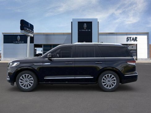 New 2022 Lincoln Navigator 4WD image 3